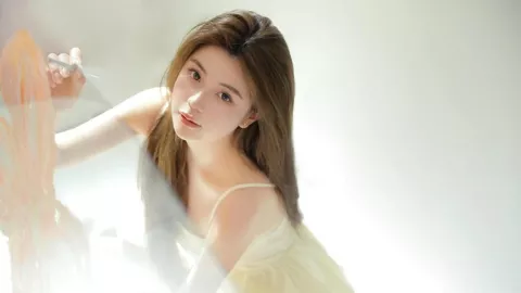 西安7岁女孩捡食物